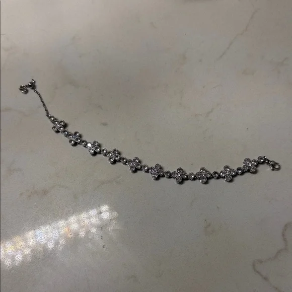 Elegant Silver Bracelet - Picture 4 of 4